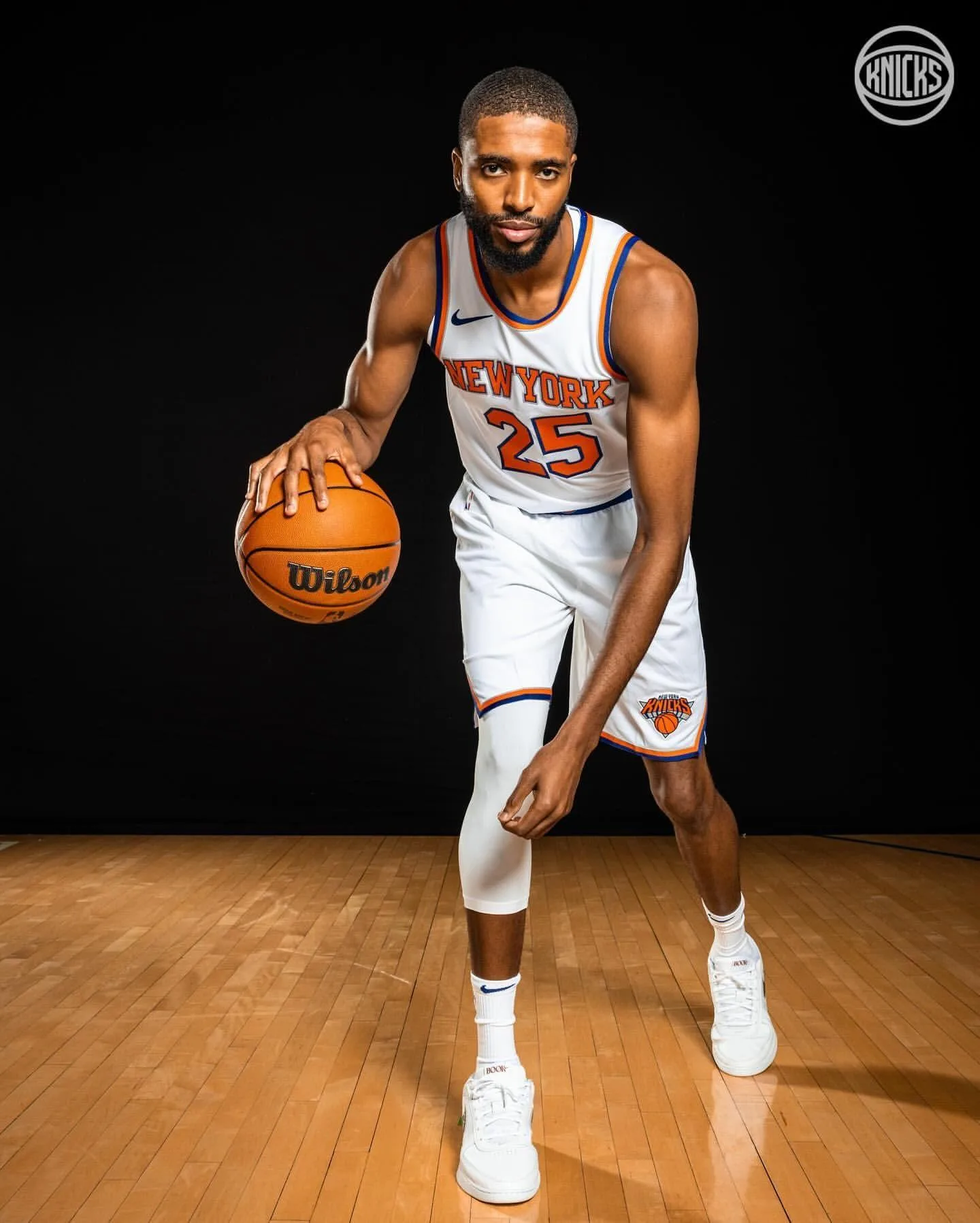 Signed NY Knicks Jersey (Value: $400) - Image 2